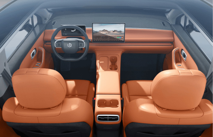 Leapmotor C10 - interiér