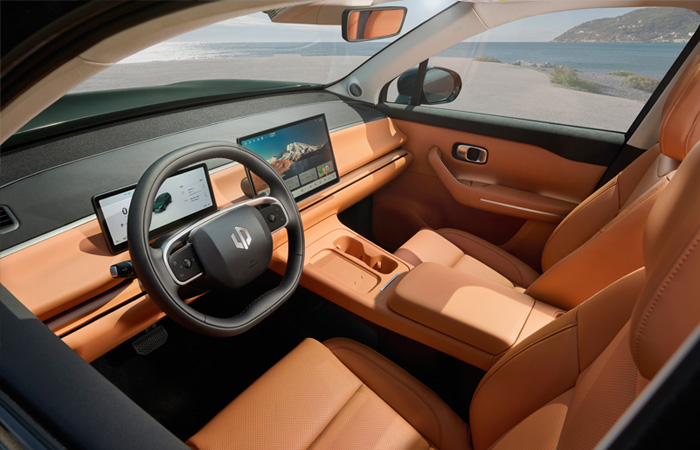 Leapmotor C10 - interiér